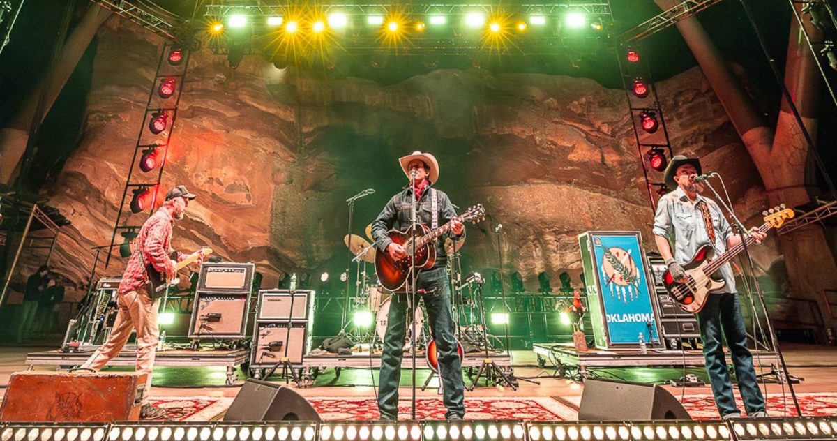 Crowd at a Turnpike Troubadours show